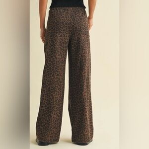Stylish Leopard Print Wide-Leg Pants